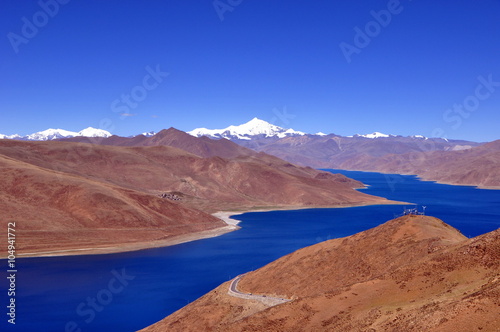 Tibet - Blauer See in Höhe von über 5.000 m