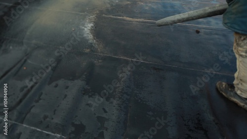 Cleaning the surface of the bitumen for waterproofing