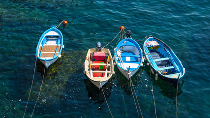 Papier peint photo Ligurie Bateaux de pêche à Vernazza  © elitravo