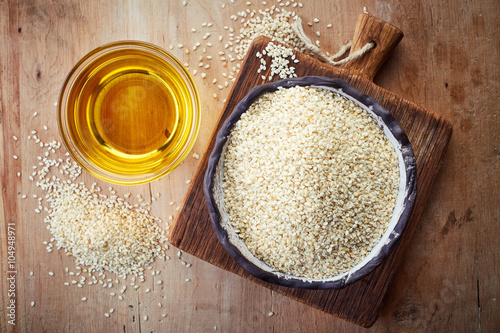 Sesame seed oil and sesame seeds