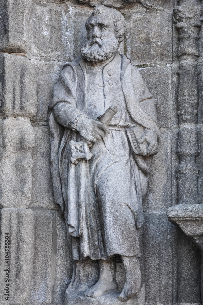 Estatua de San Pedro en Santa María la Mayor, Pontevedra, Galicia
