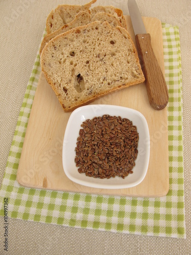 Brot mit Leinsamen