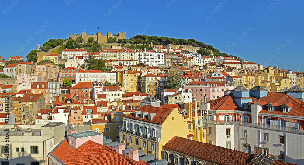 Blick auf Altstadt und Castelo de São Jorge, Lissabon / Portugal