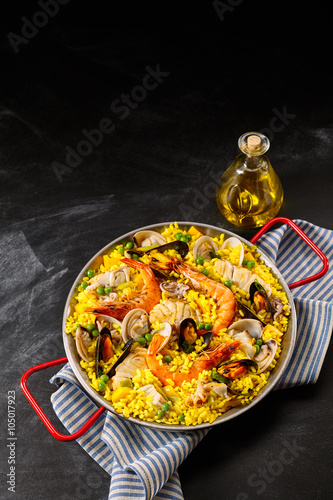 Paella a la margarita in pan with oil