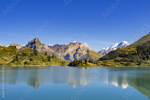 Fototapeta Naklejka Na Ścianę i Meble -  View over mountain lake in Swiss Alps