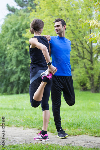 Young couple training in th...