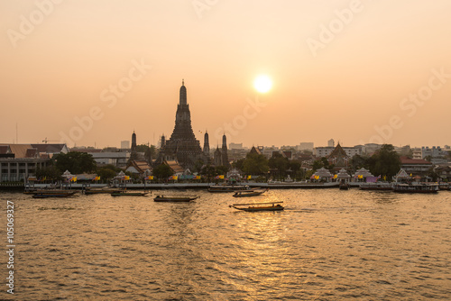 Wat Arun Temple at sunset in bangkok Thailand © Obbchao
