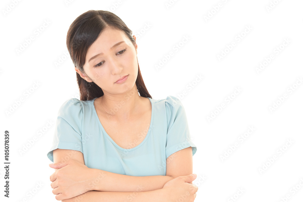 憂鬱な表情の女性