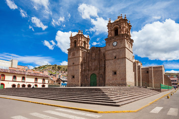 Fototapete Südamerika Kathedrale von Puno am Titicacasee  © saiko3p