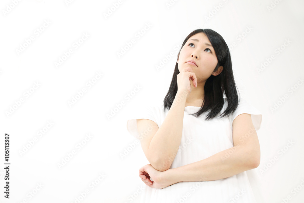 悩む・若い女性