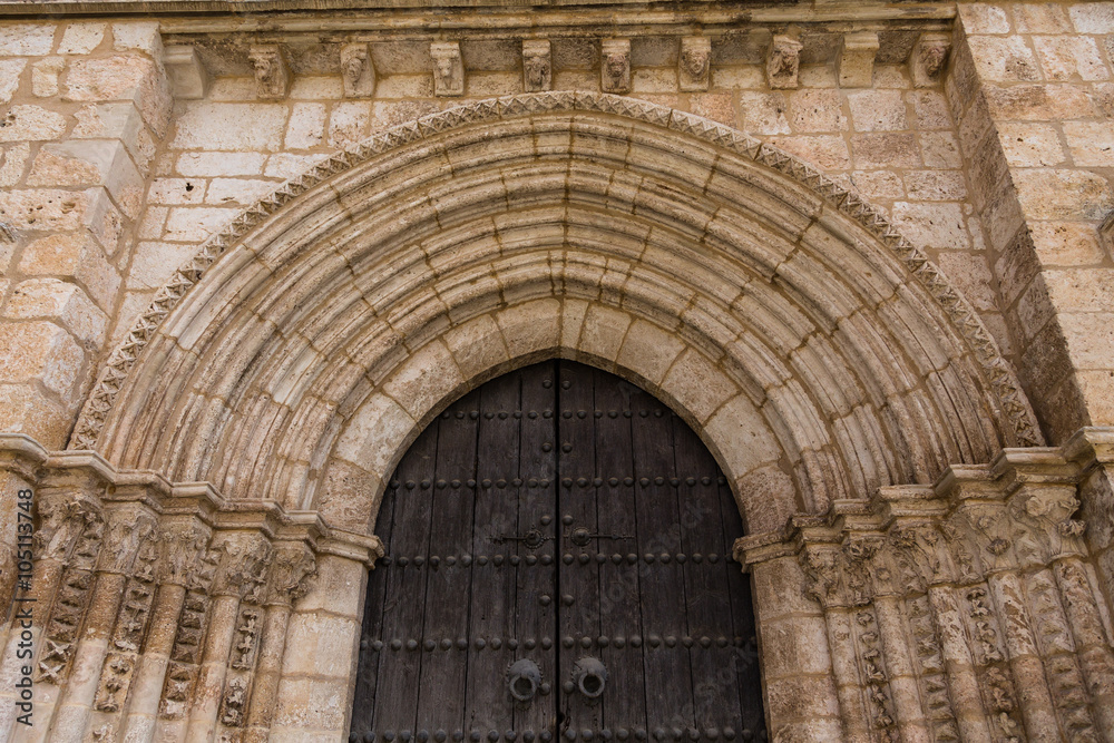 Puerta de la Iglesia de San Felipe en Brihuega