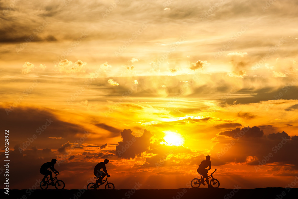 Fototapeta premium Friends on a bike trip at sunset. Active lifestyle, cycling hobby.