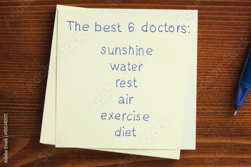 Sticky note with text The best 6 doctors