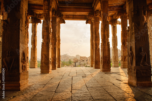 Print op canvas Beautiful architecture of ancient ruines of temple in Hampi