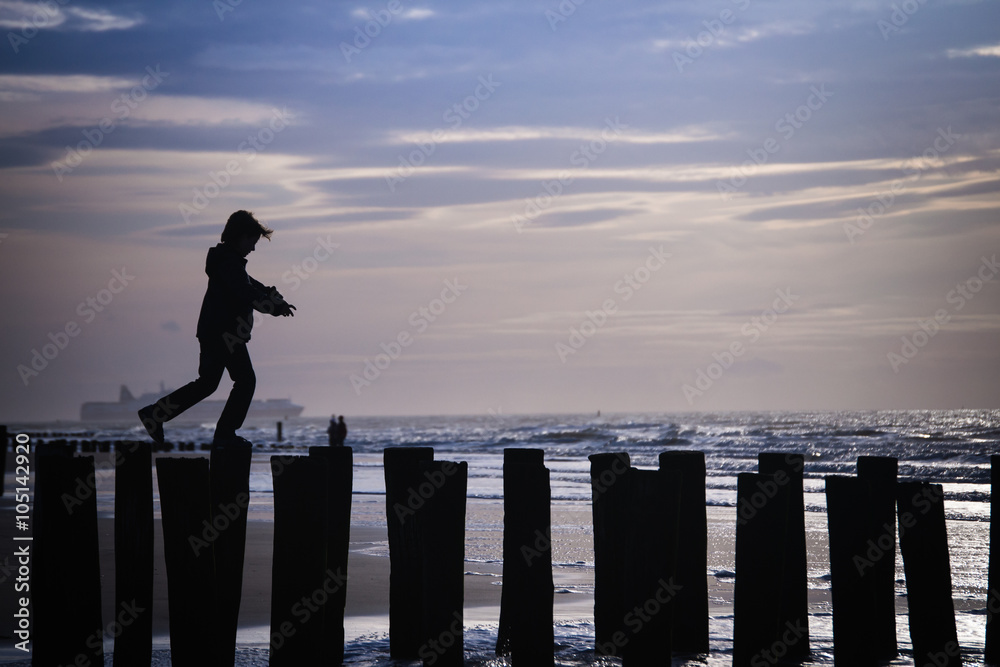 Fototapeta premium Kind am Meer