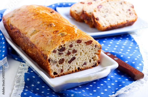 Raisin and walnut bread