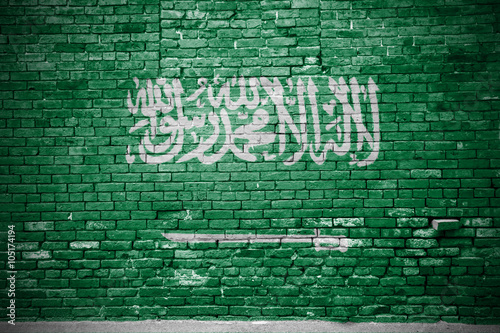 Ziegelsteinmauer mit Flagge Saudi Arabien