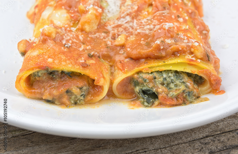 Cannelloni with spinach and ricotta Cannelloni with spinach and ricotta