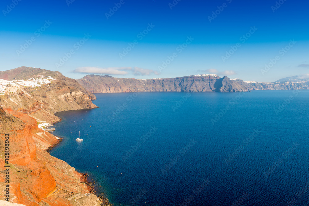 Falaises de Santorin à Oia, dans l'archipel des Cyclades en Grèce