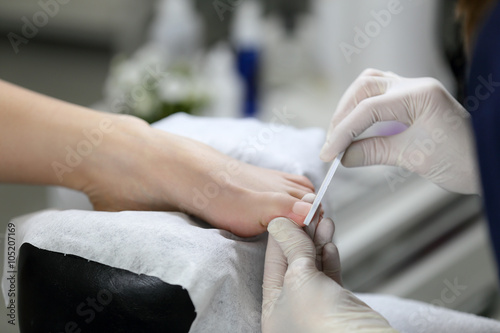 Chiropody master provides high quality services in beauty salon. 