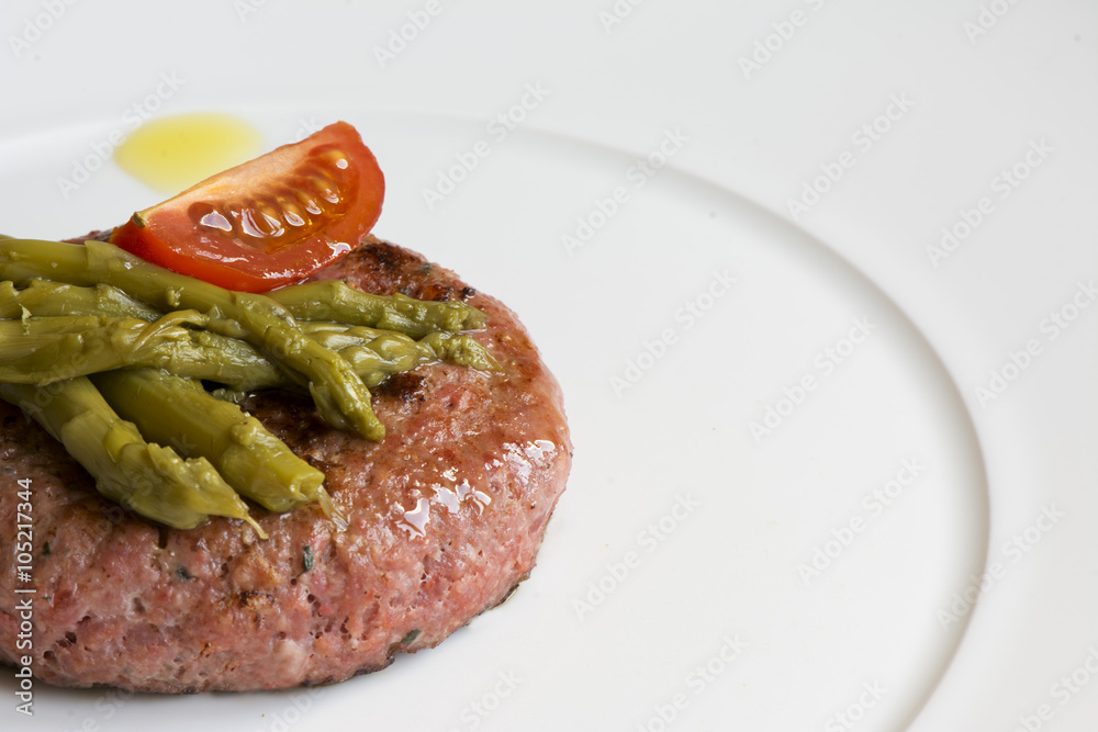 turkey burger with asparagus and tomato.