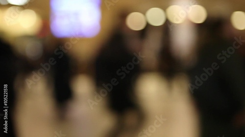 Wallpaper Mural Defocused commuters on the main concourse of Grand Central Terminal. Torontodigital.ca