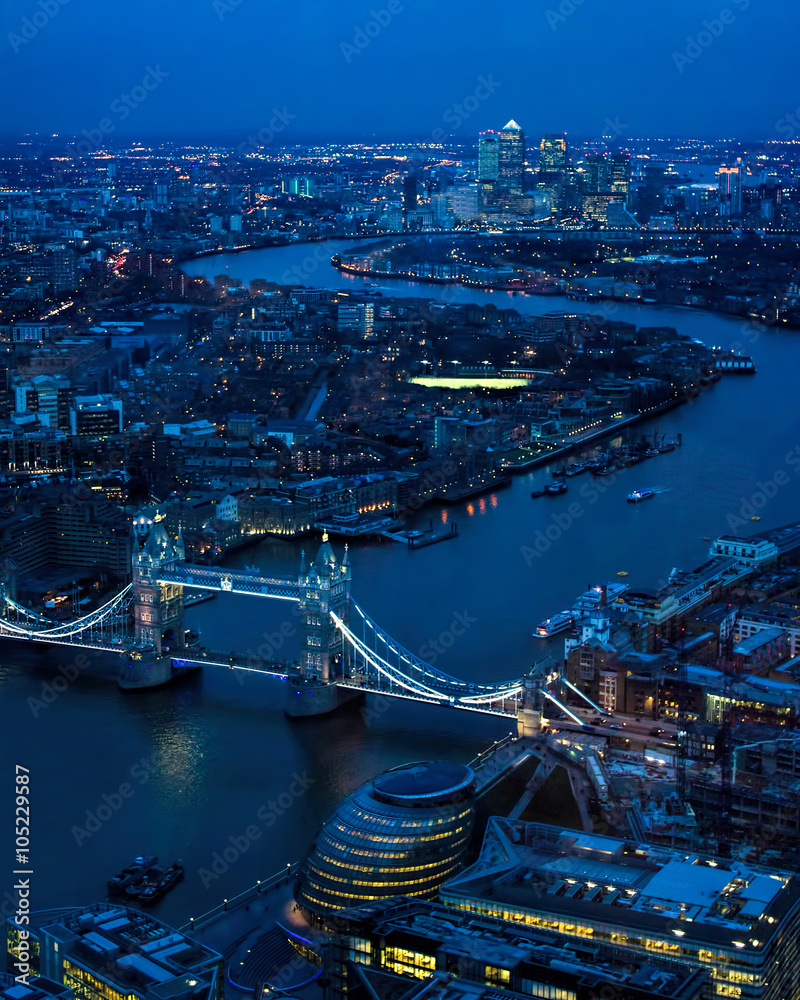 Fototapeta premium London At Night. River Thames, Tower Bridge, Canary Wharf