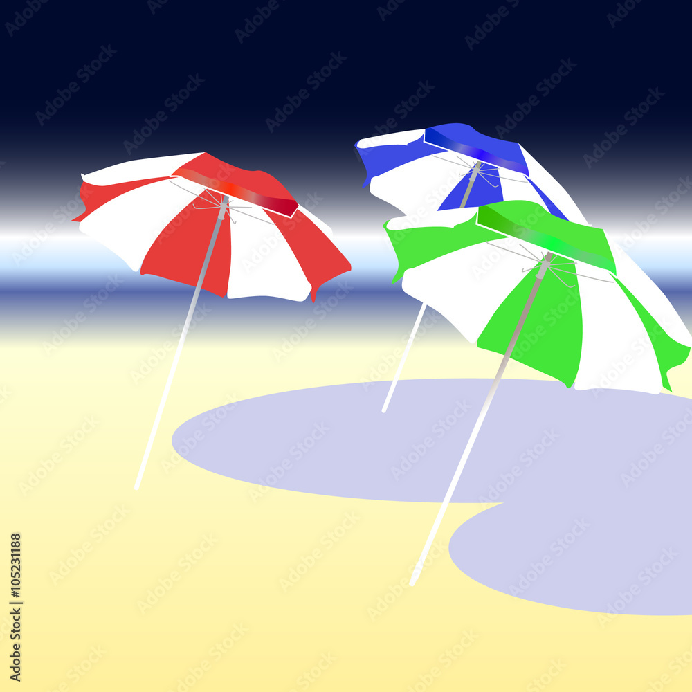 пляжные зонтики на фоне моря