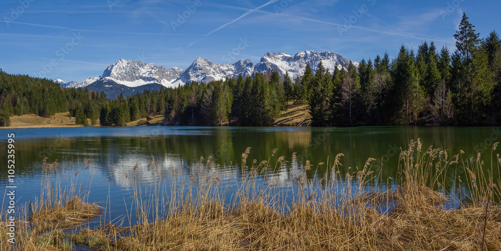 Frühjahrslandschaft am Geroldsee, Karwendelblick