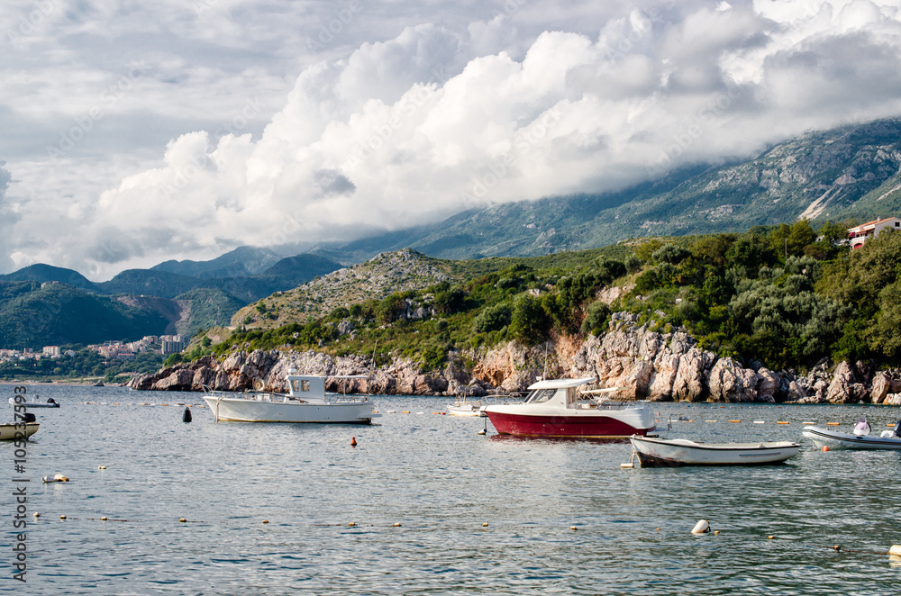 Naves in Bay Milocer regionis Мontenegro