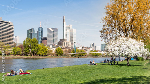 Frankfurt, Mainufer im Frühling