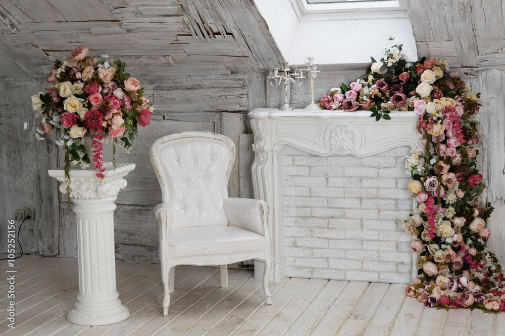 Naklejka premium fireplace with flowers