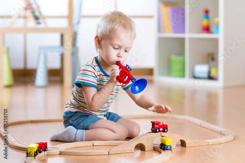 Child playing with wooden r...