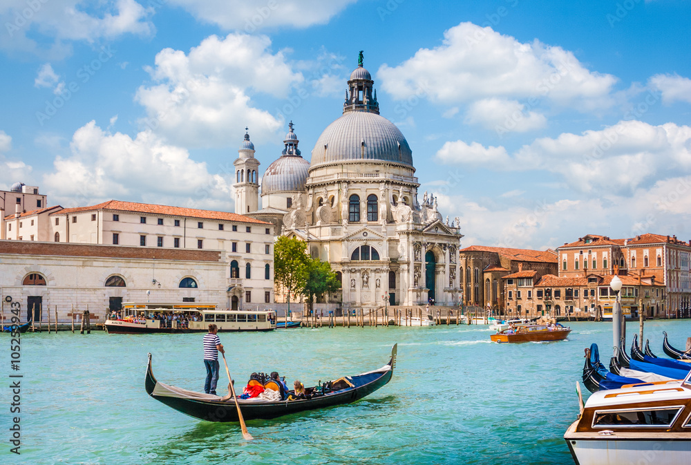 Obraz premium Gondola na Canal Grande z bazyliką Santa Maria della Salute, Wenecja, Włochy