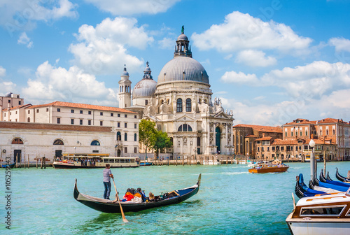 Fototapeta Naklejka Na Ścianę i Meble -  Gondola on Canal Grande with Basilica di Santa Maria della Salute, Venice, Italy