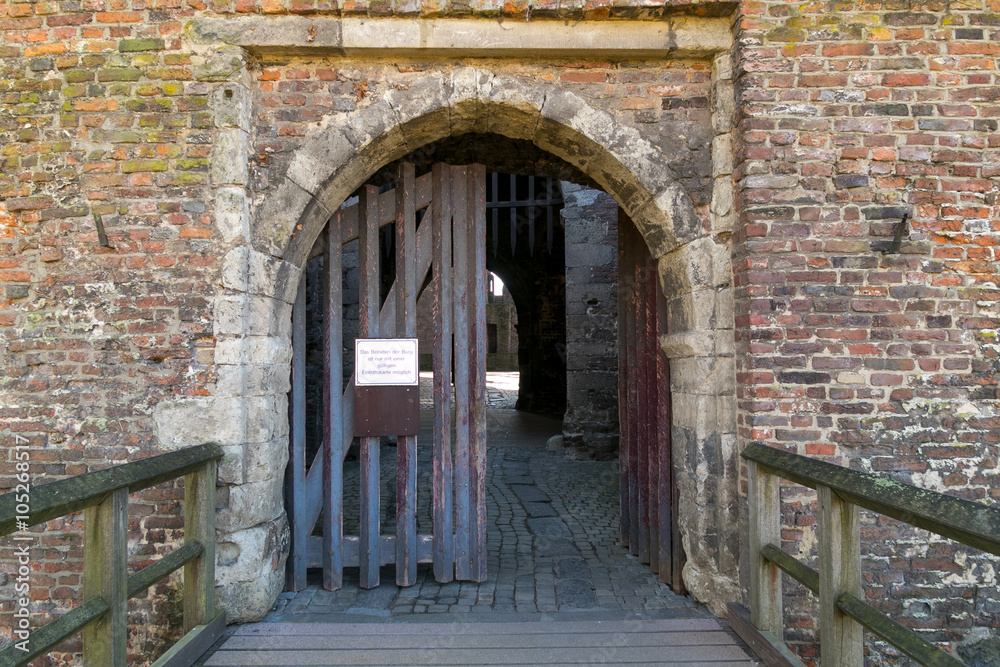 Eingang - Tor im mittelalterlichen Stiel