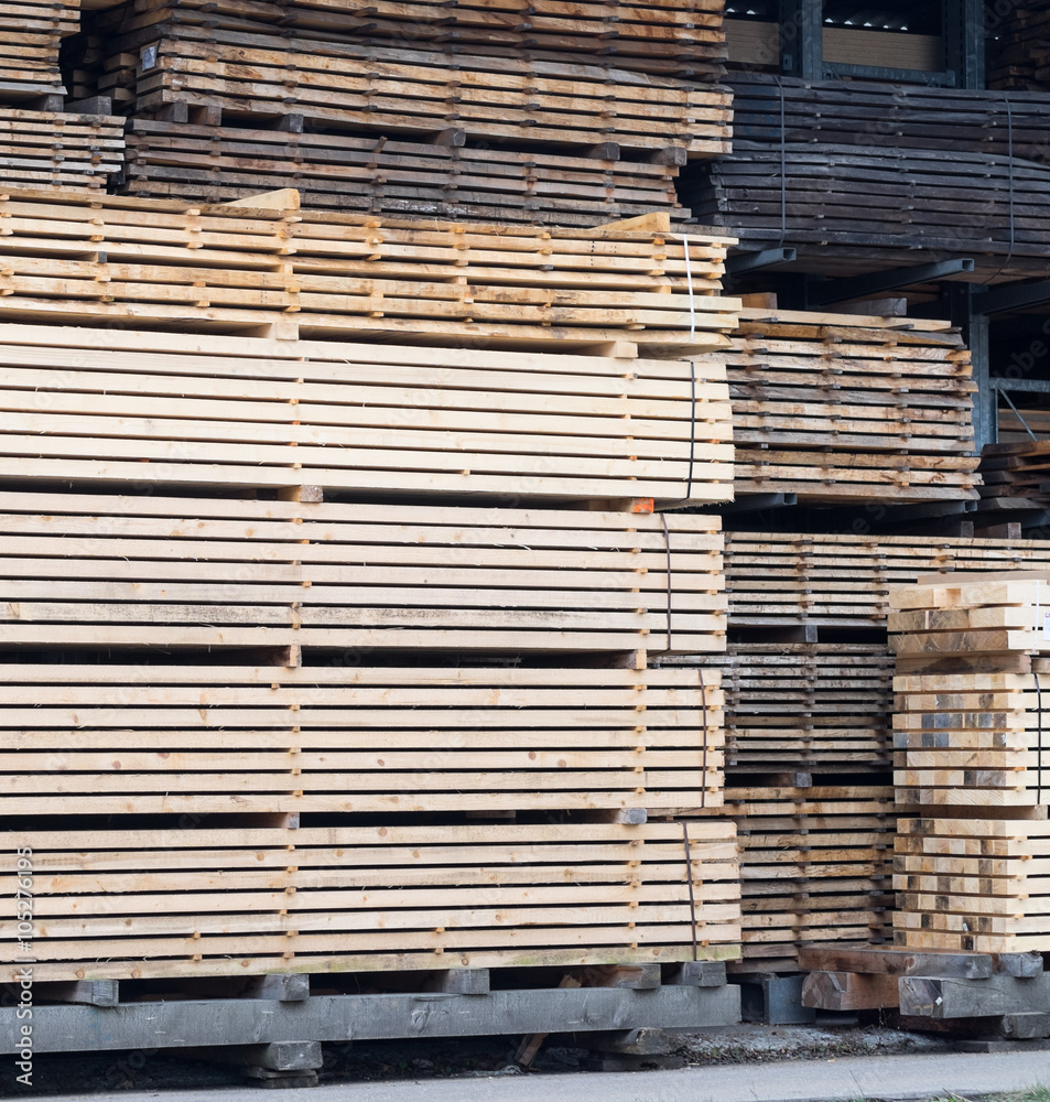 Holz auf Stapeln Holz auf Stapeln