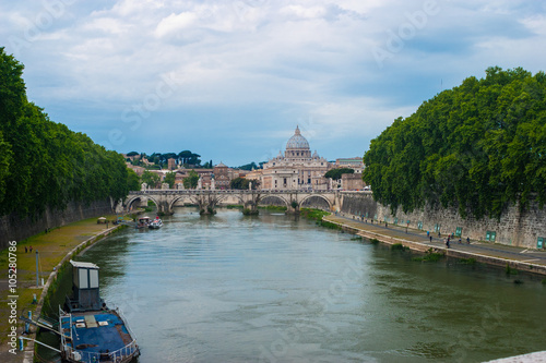 Widok na Watykan z mostu Umberto I