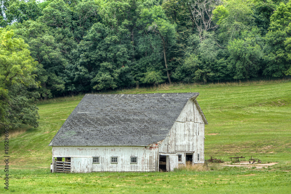 Fototapeta premium Weathered Barn in the America Midwest