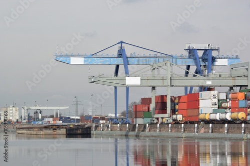 Containerhafen photo