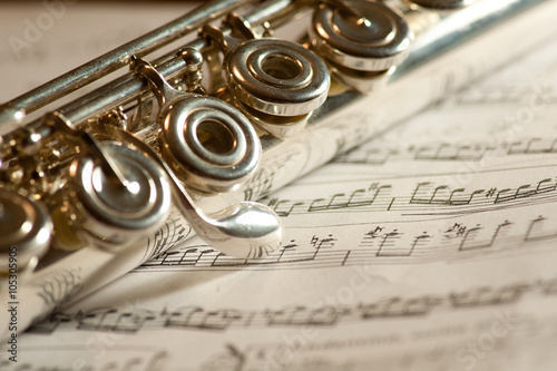 Flute on sheet of music Fototapet