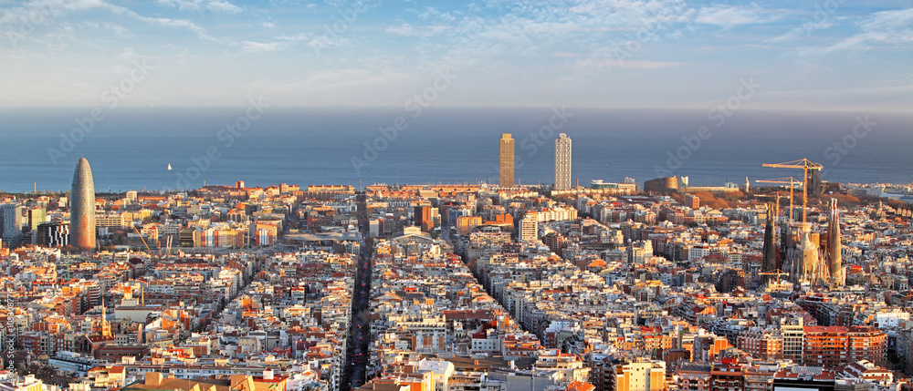 Fototapeta premium Panoramiczny widok na Barcelonę, Hiszpania