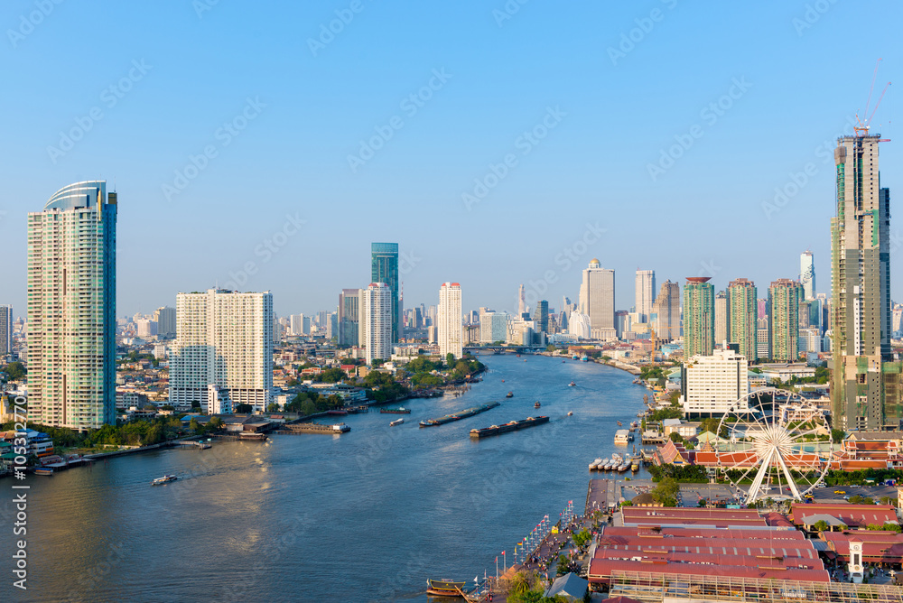 Fototapeta premium Bangkok skyline, Asiatique night shopping plaza.