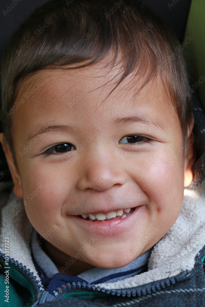 petit garçon souriant petit garçon souriant