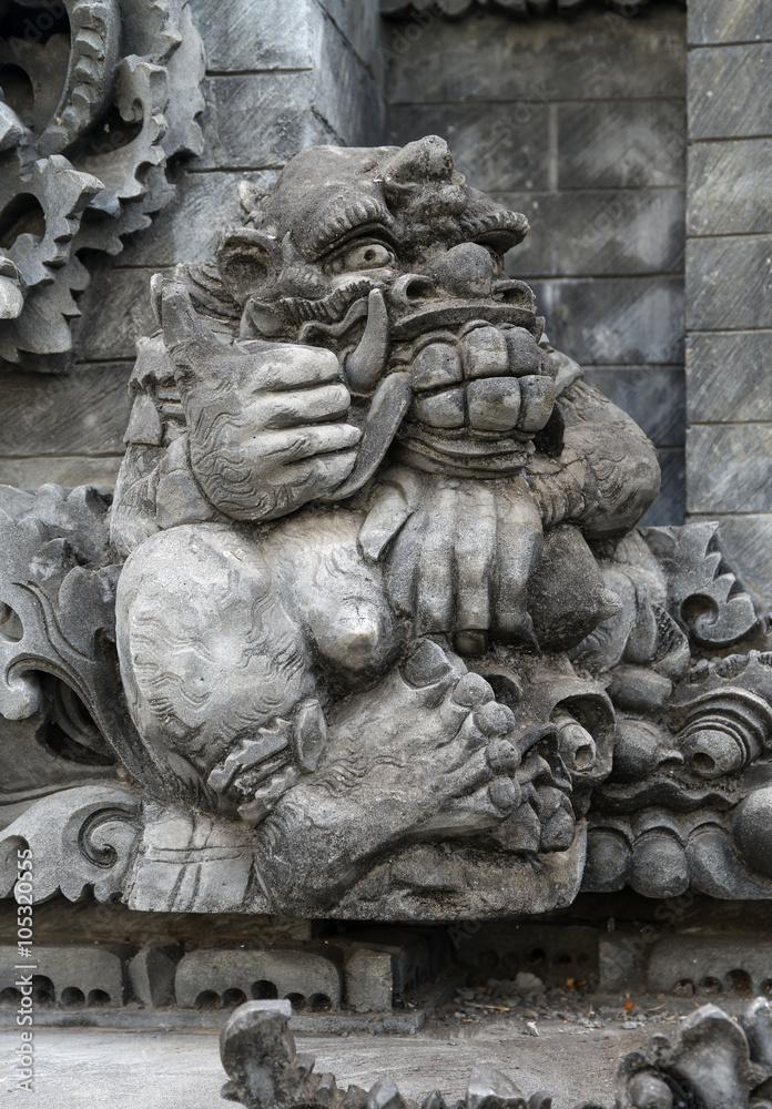 Indonesien; Bali, Todestempel von Sawan. Reliefs und Skulpturen.