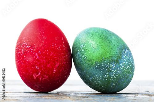 två målade ägg