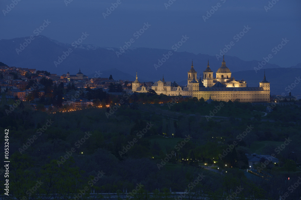 Monasterio del Escorial al anochecer. Madrid