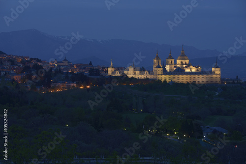 Monasterio del Escorial al anochecer. Madrid