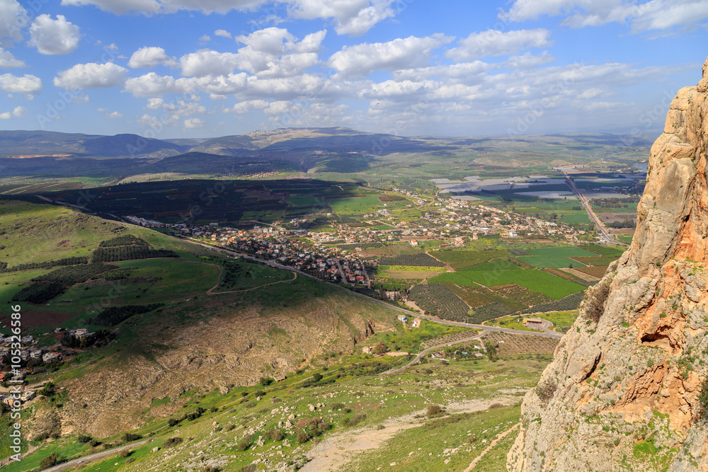 Obraz premium Views of Mount Arbel and rocks