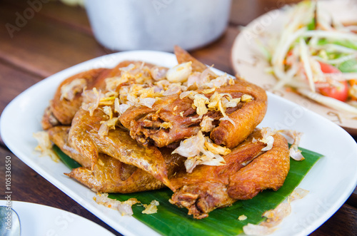 Fried chicken wings garnished with garlic, thai food (selective